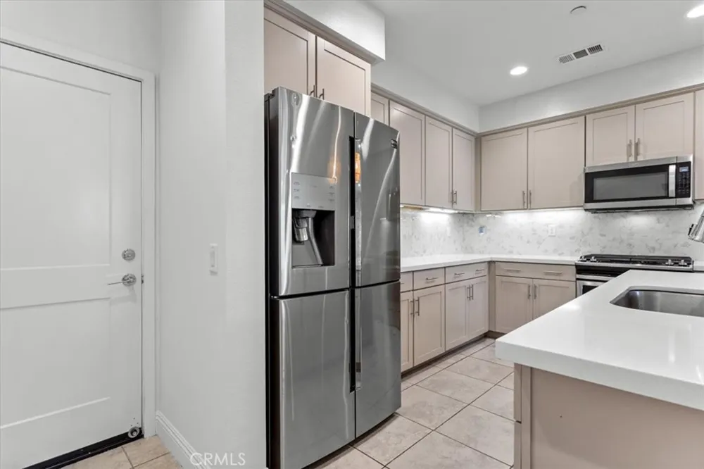 1821 Poppy Drive #5 Simi Valley, CA 93065