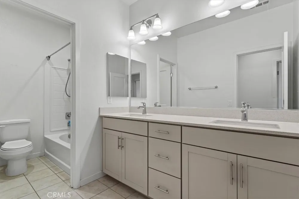 1821 Poppy Drive #5 Simi Valley, CA 93065