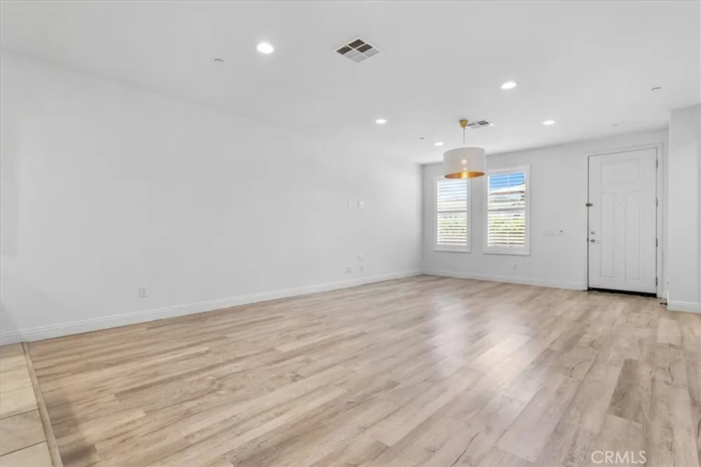 1821 Poppy Drive #5 Simi Valley, CA 93065