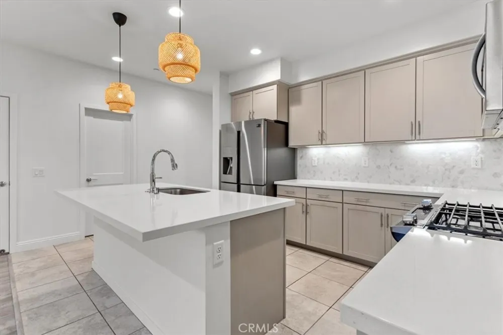 1821 Poppy Drive #5 Simi Valley, CA 93065