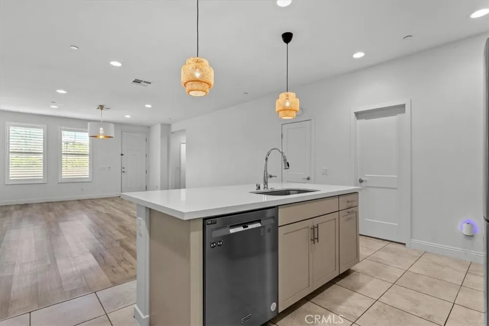 1821 Poppy Drive #5 Simi Valley, CA 93065