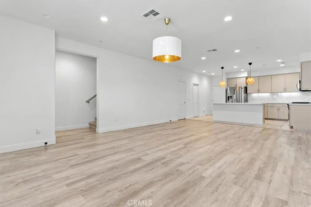 1821 Poppy Drive #5 Simi Valley, CA 93065