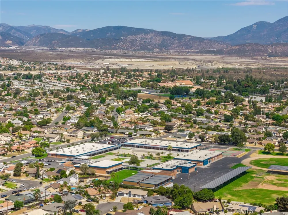 19266 Arbeth Street Rialto, CA 92377