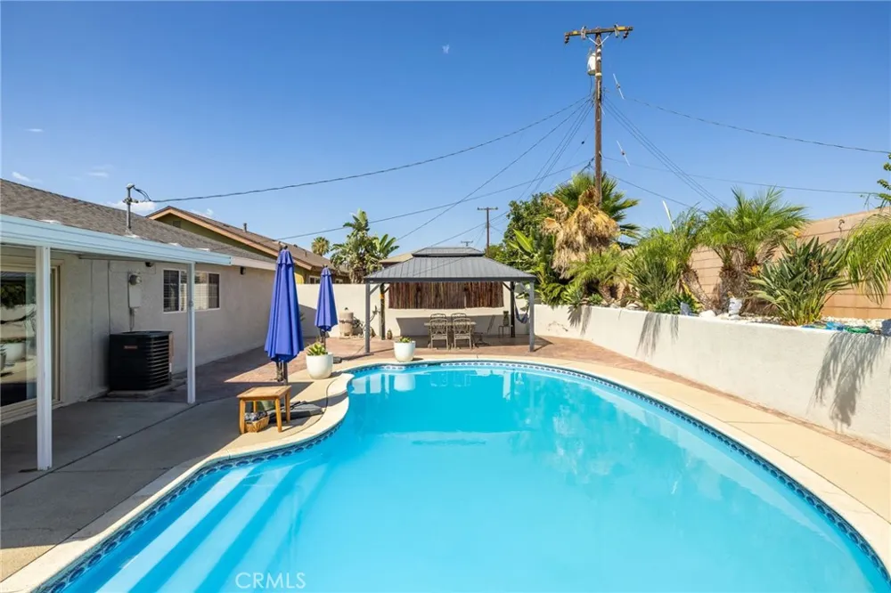 19266 Arbeth Street Rialto, CA 92377
