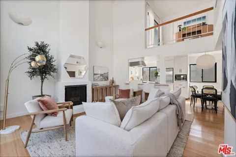 11 Mast Street #B