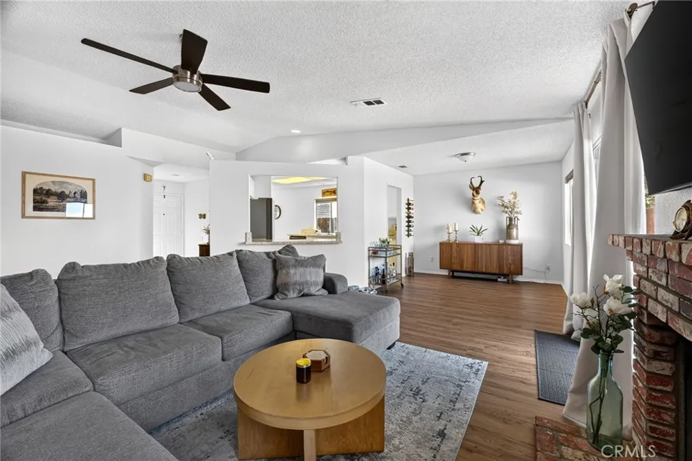 1043 Juniper Banning, CA 92220