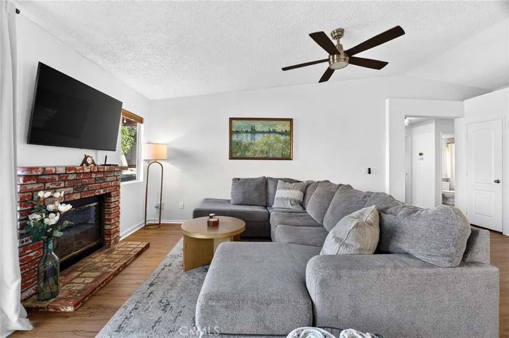 1043 Juniper Banning, CA 92220