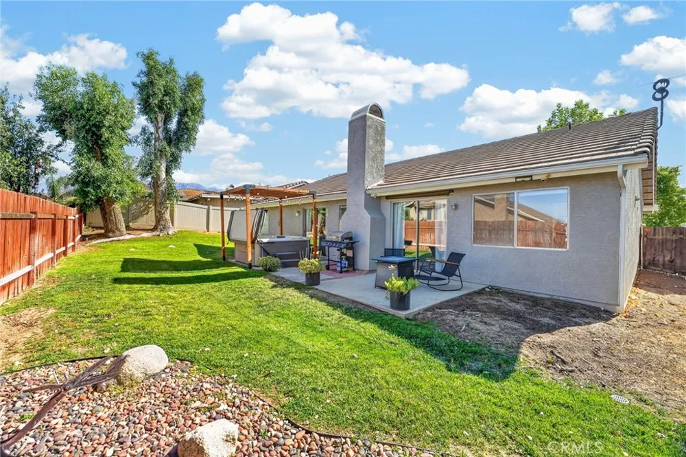 1043 Juniper Banning, CA 92220
