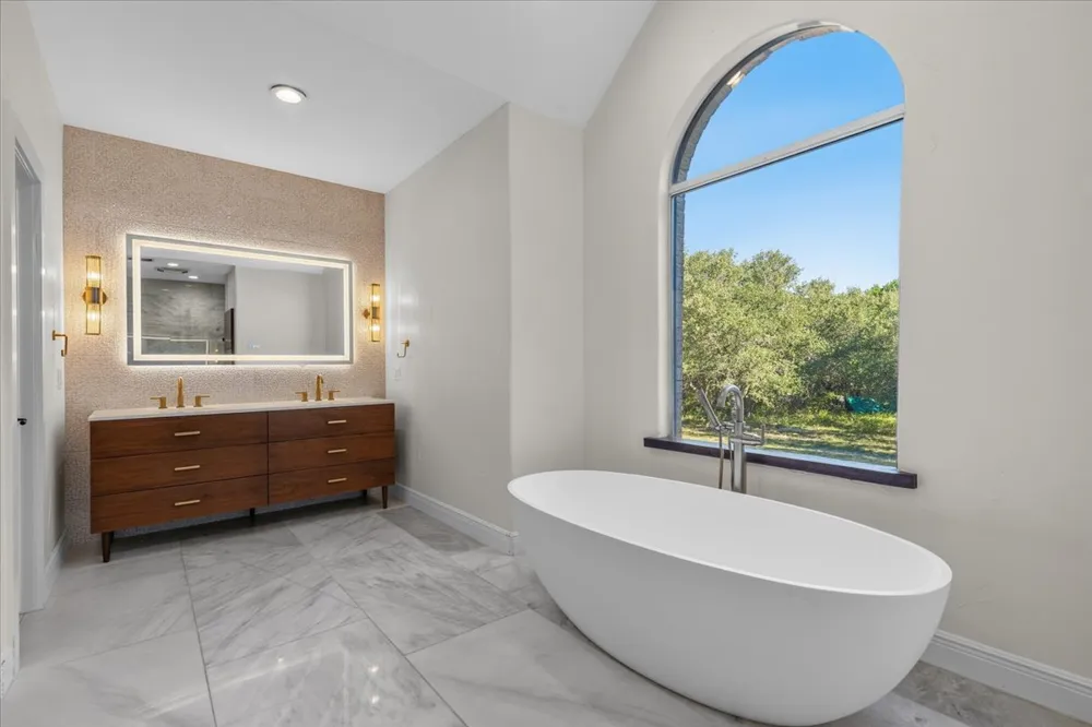 23600 Pedernales Canyon Trail Spicewood, TX 78669