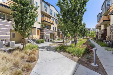 2071 Mahuron Cir
