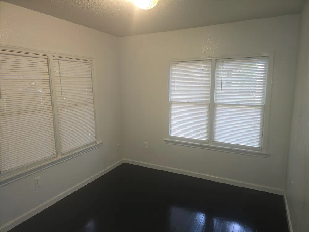 804 Lexington Street Taylor, TX 76574