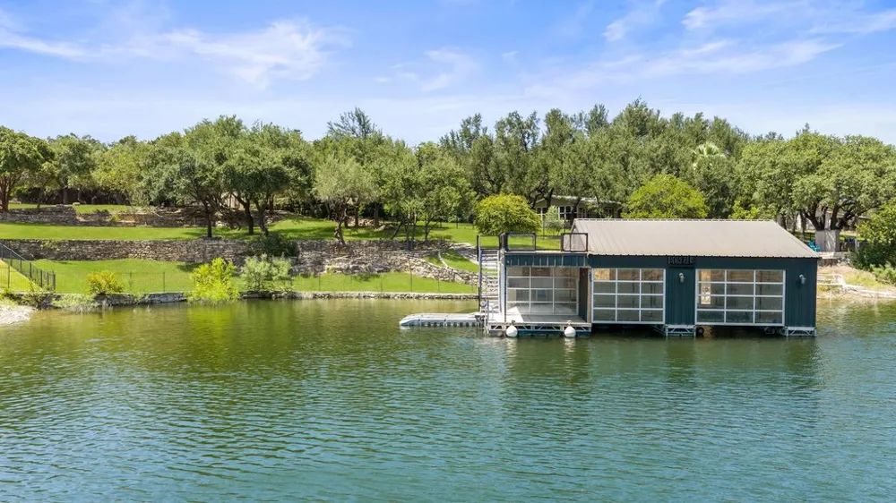 909 Brooks Hollow Road Lakeway, TX 78734