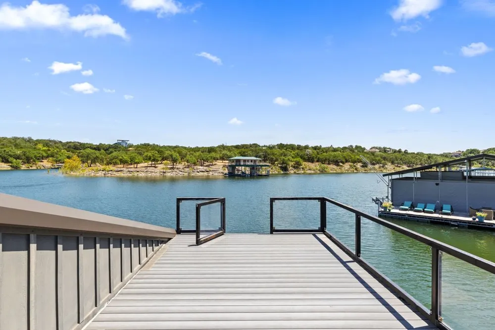 909 Brooks Hollow Road Lakeway, TX 78734