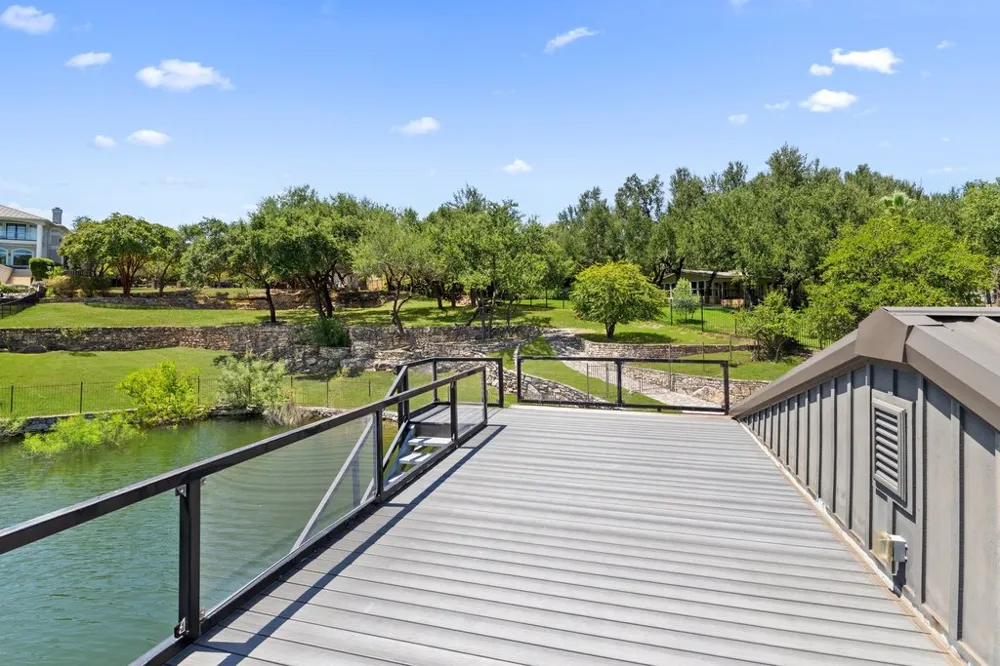 909 Brooks Hollow Road Lakeway, TX 78734