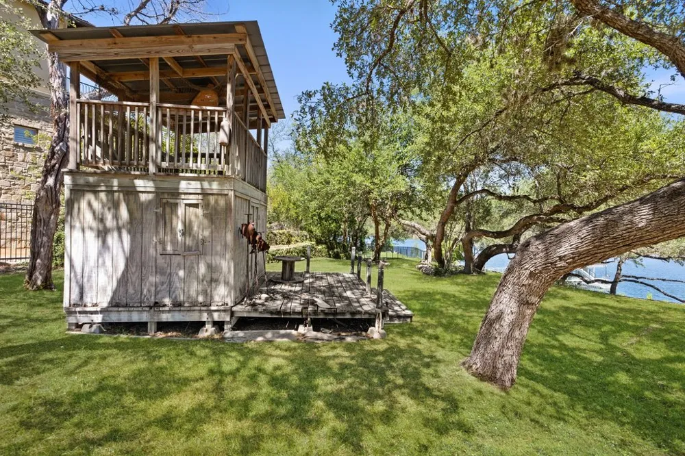 909 Brooks Hollow Road Lakeway, TX 78734