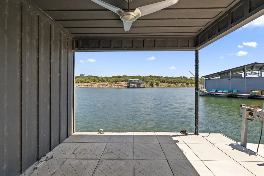 909 Brooks Hollow Road Lakeway, TX 78734