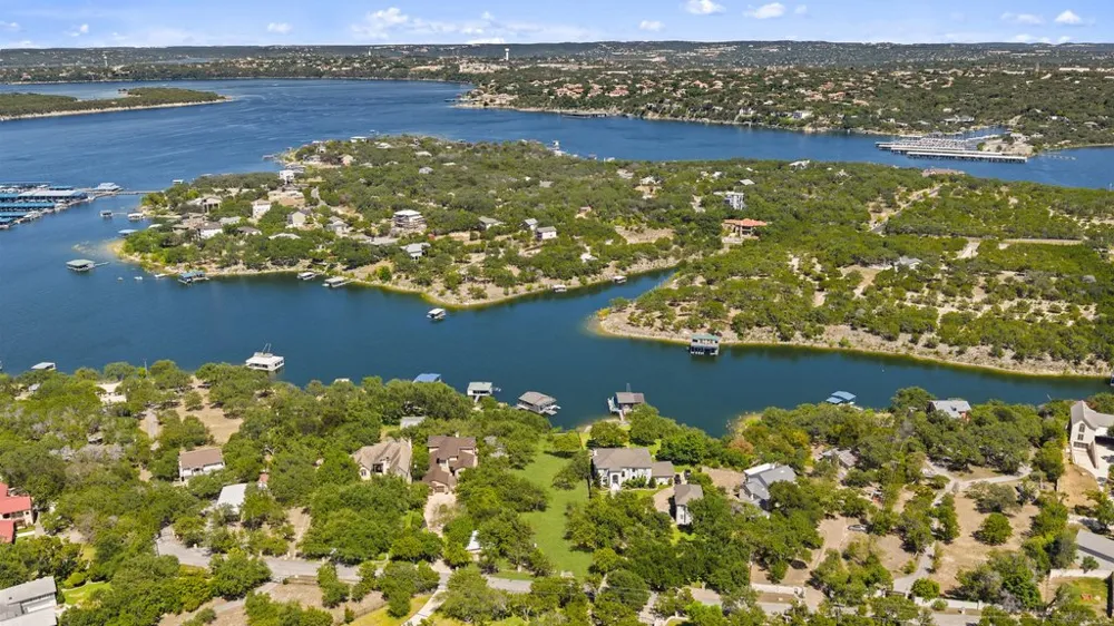 909 Brooks Hollow Road Lakeway, TX 78734