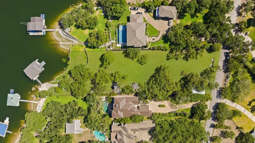 909 Brooks Hollow Road Lakeway, TX 78734