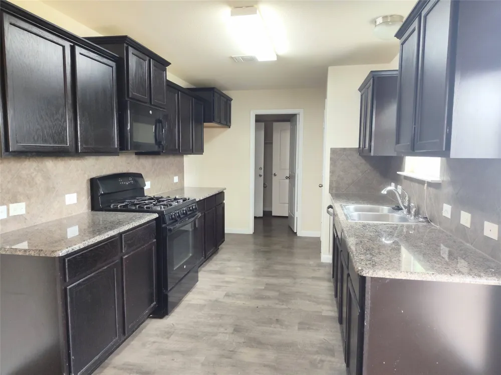 103 Hawkins Court Hutto, TX 78634