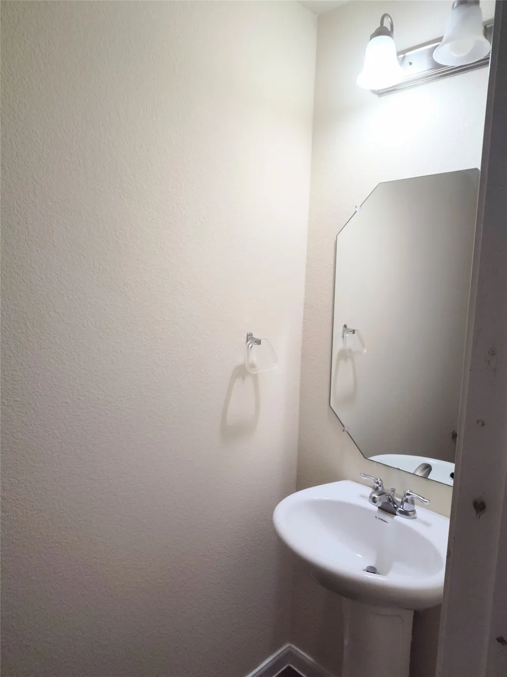 103 Hawkins Court Hutto, TX 78634