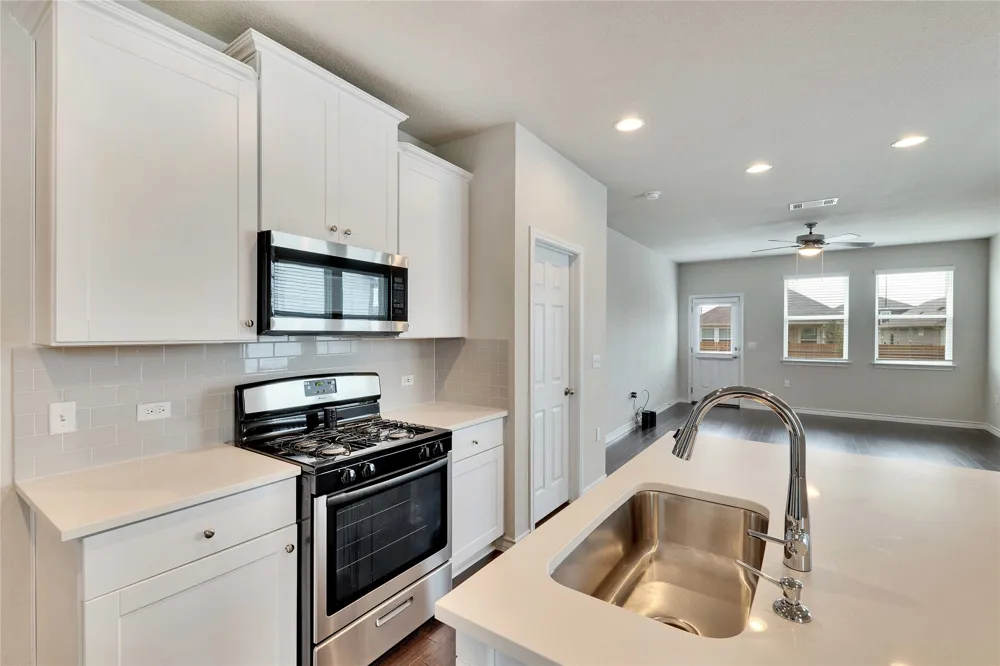 12121 Cimaizon Drive Austin, TX 78725