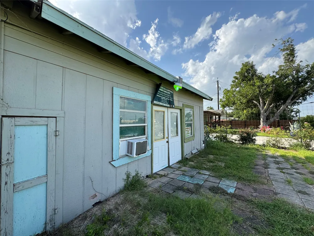 415 Creswell Drive San Antonio, TX 78220