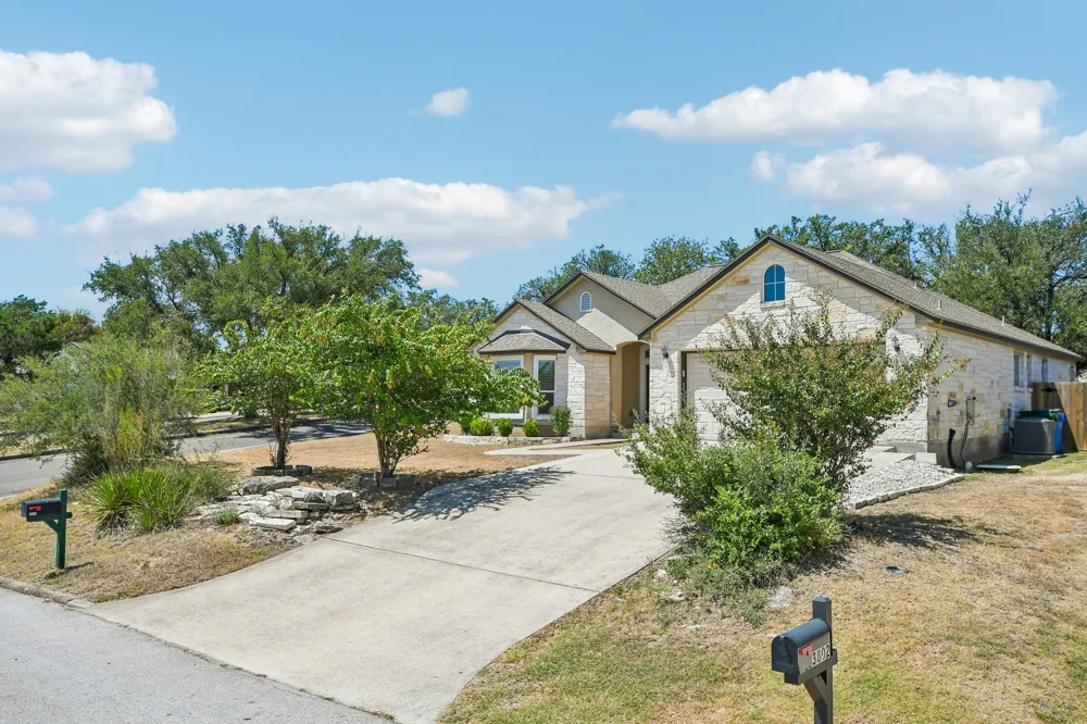 3800 Annapolis Cove Lago Vista, TX 78645