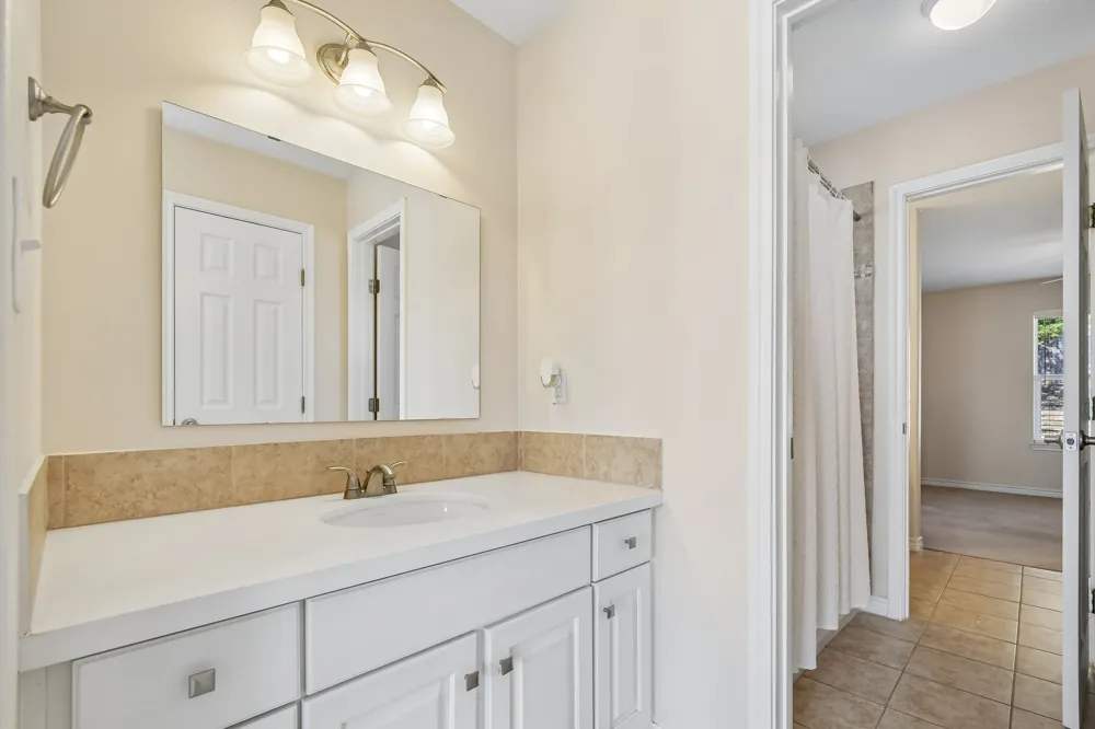 3800 Annapolis Cove Lago Vista, TX 78645