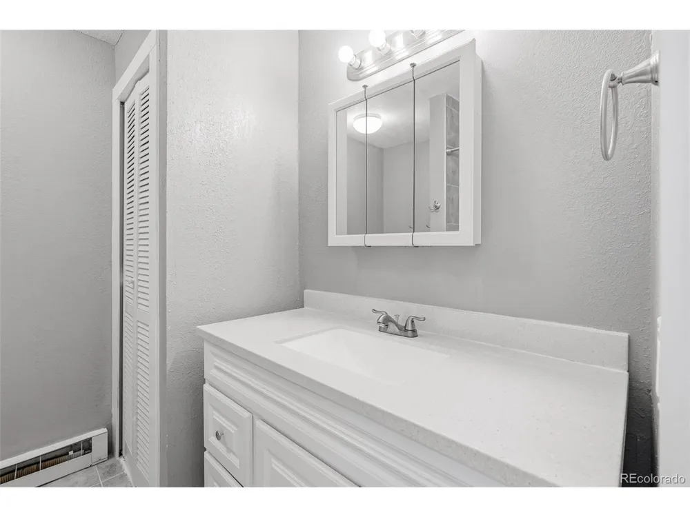 2280 S Oswego Way #201 Aurora, CO 80014