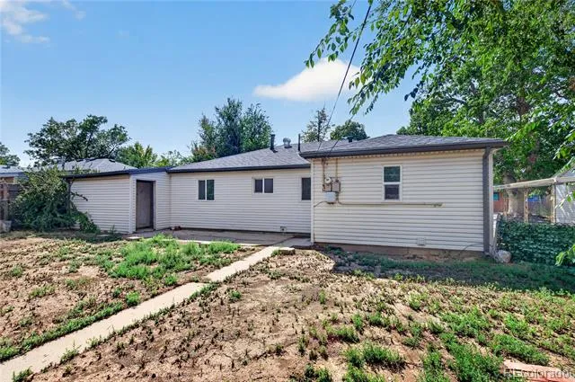 1160 Vaughn Street Aurora, CO 80011