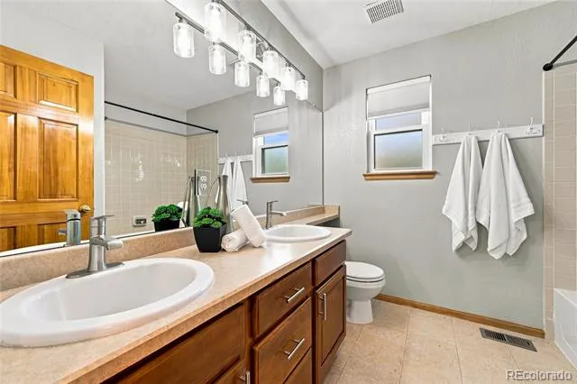 4896 S Himalaya Court Aurora, CO 80015