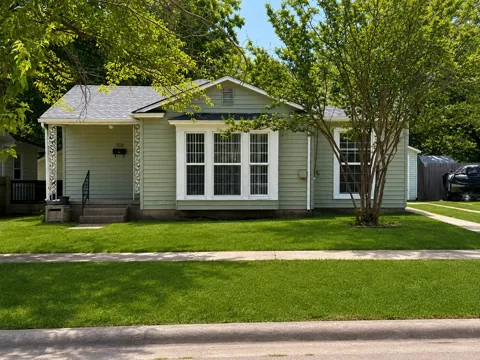 924 W Laurel Street
