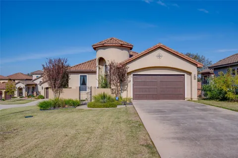 404 Bendito Way
