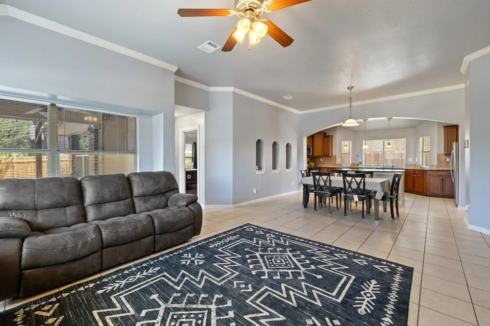 212 Lismore Street Hutto, TX 78634