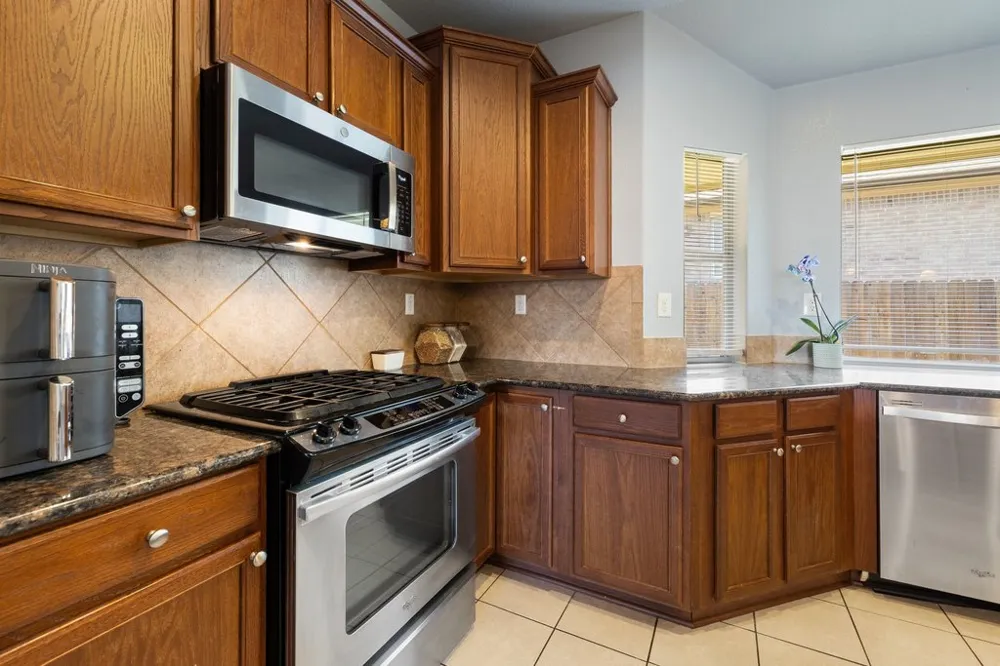 212 Lismore Street Hutto, TX 78634