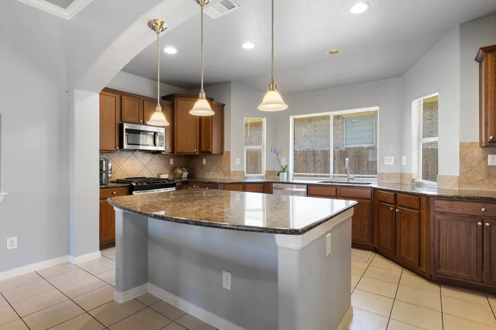 212 Lismore Street Hutto, TX 78634