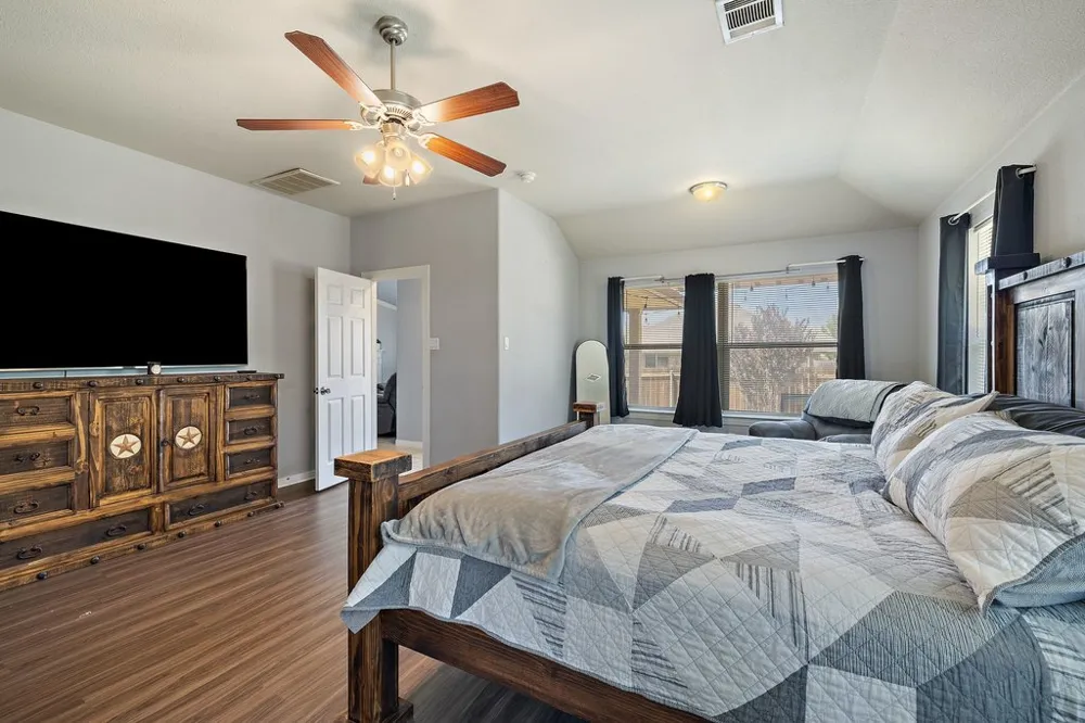 212 Lismore Street Hutto, TX 78634