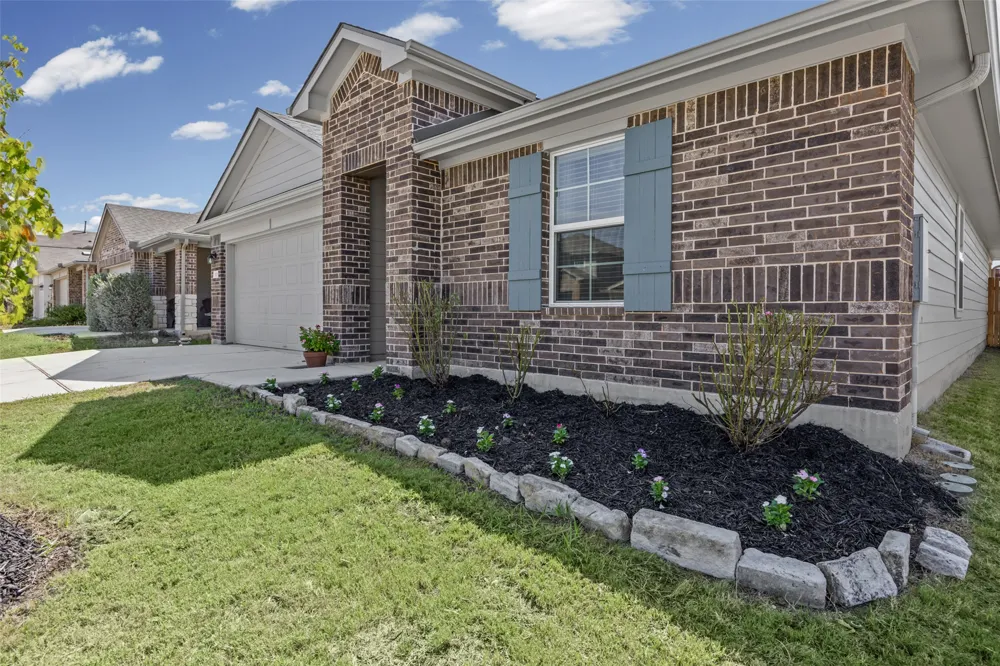 325 Granary Drive Uhland, TX 78640
