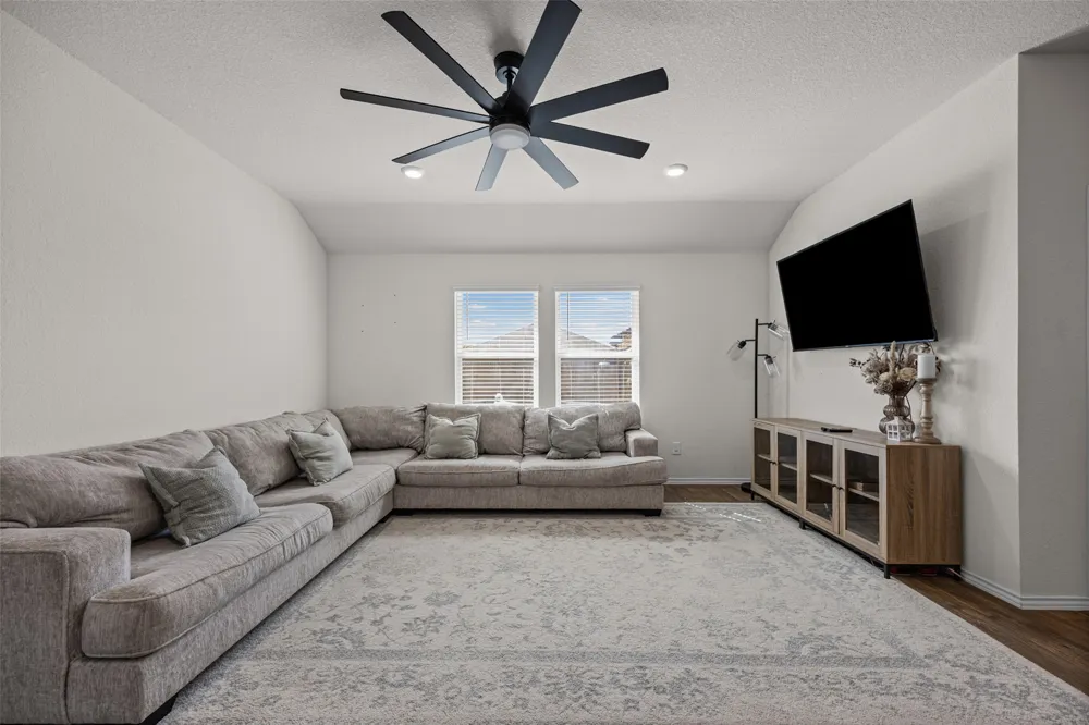 325 Granary Drive Uhland, TX 78640