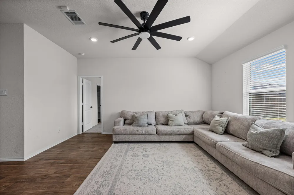 325 Granary Drive Uhland, TX 78640