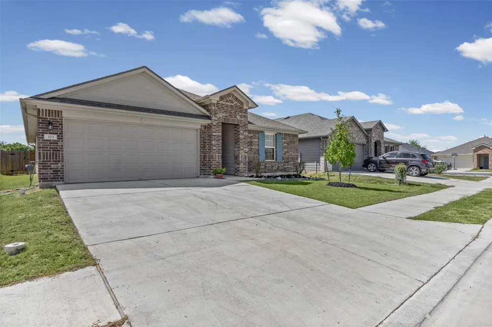 325 Granary Drive Uhland, TX 78640