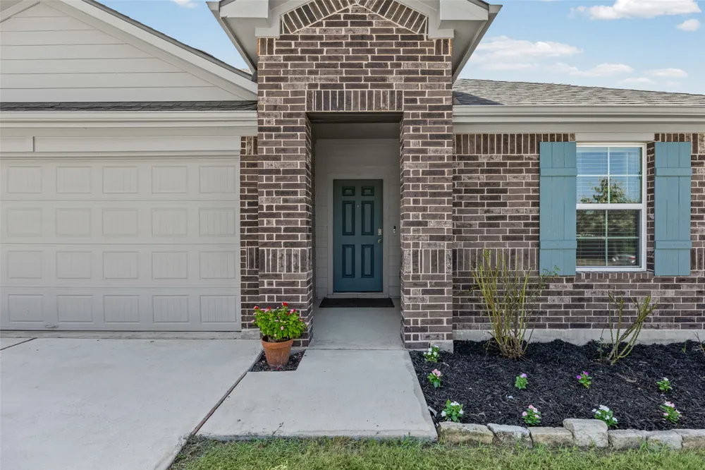 325 Granary Drive Uhland, TX 78640