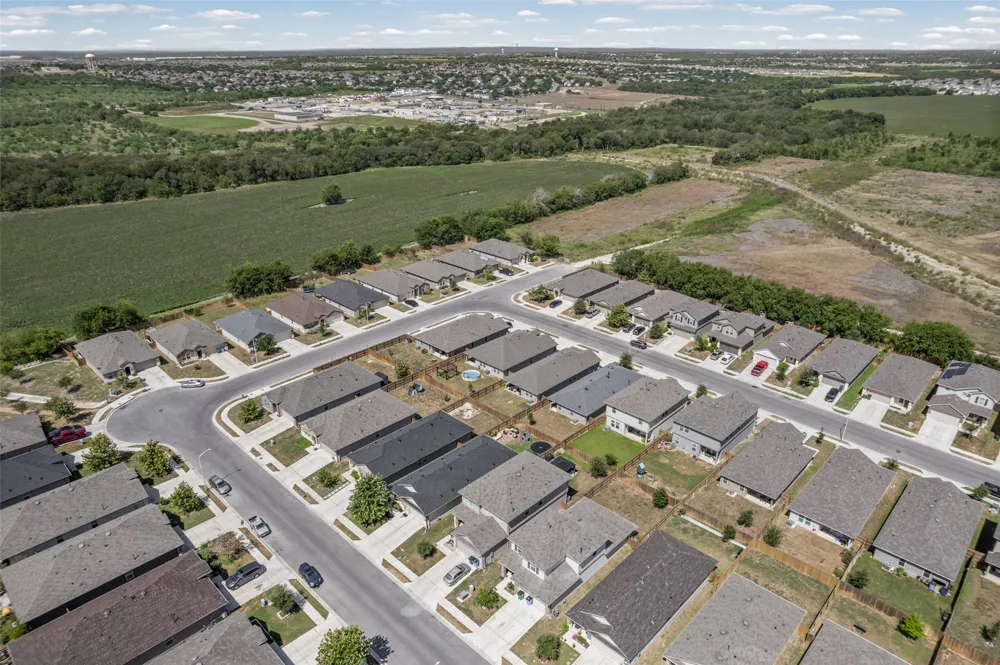 325 Granary Drive Uhland, TX 78640