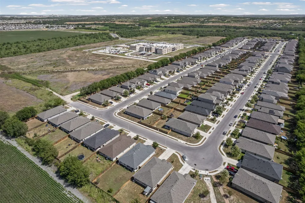 325 Granary Drive Uhland, TX 78640