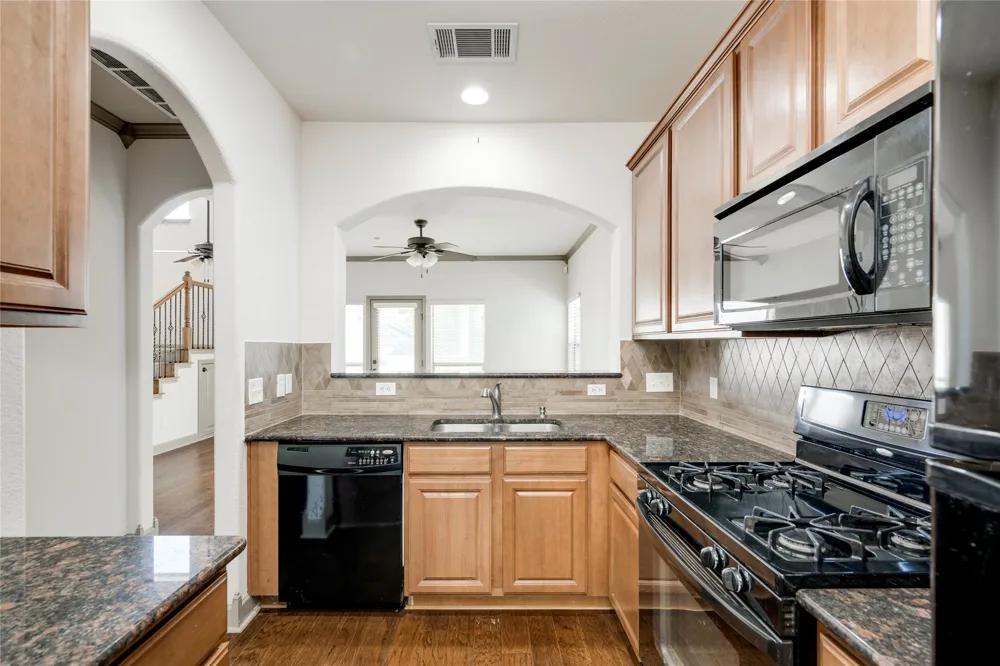 483 McGarity Kyle, TX 78640