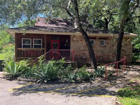 15401 Nightingale Lane