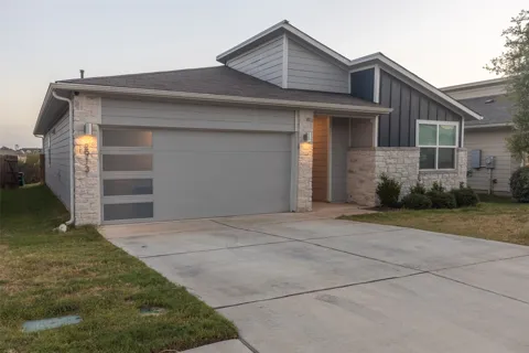 2913 Louris Lane
