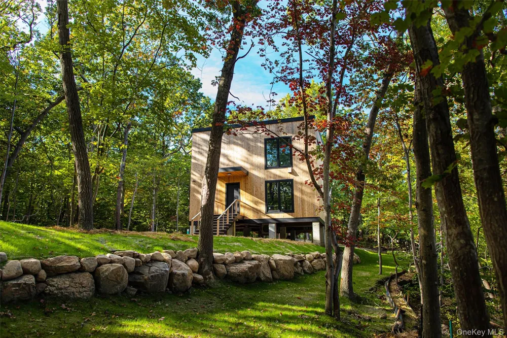 5 Oakwood Drive Wading River, NY 11792