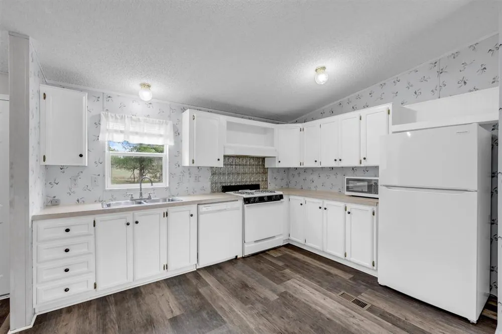 156 Julie Drive Kingsland, TX 78639