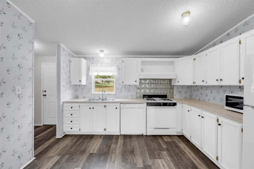 156 Julie Drive Kingsland, TX 78639